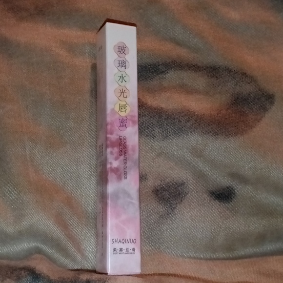 Lip gloss - Picture 2 of 2